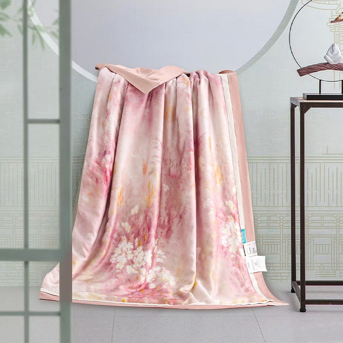 91家纺网 家纺一手货源 找家纺 薇玛仕 2026春夏新款100支兰精天丝数码印花可水洗蚕丝夏凉被空调被100蚕丝填充可过检测 伊莎贝拉 粉