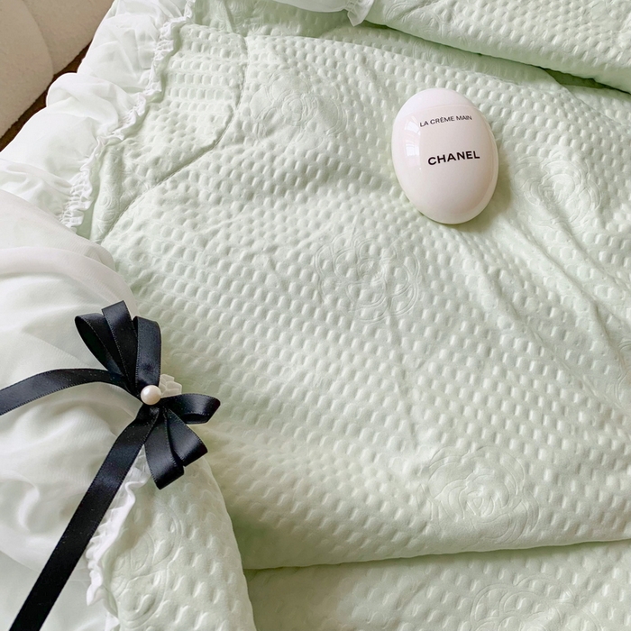 91家纺网 家纺一手货源 找家纺 （总）吾欢心 2026新款小香风可可系列双层花边床盖款夏被四件套被子被芯