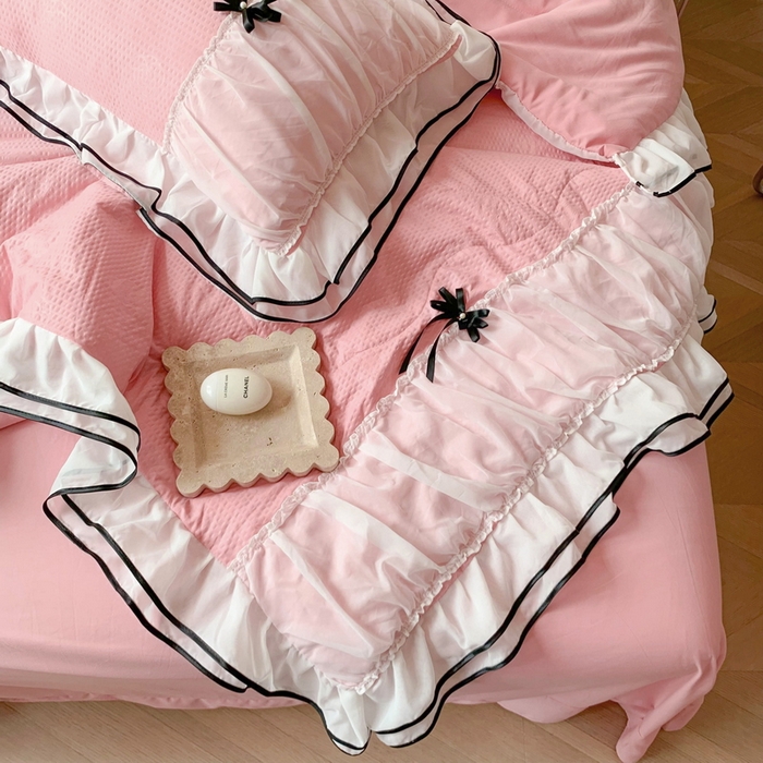 91家纺网 家纺一手货源 找家纺 吾欢心 2026新款小香风可可系列双层花边夏被四件套被子被芯 可可樱桃粉