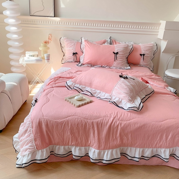 91家纺网 家纺一手货源 找家纺 吾欢心 2026新款小香风可可系列双层花边夏被四件套被子被芯 可可樱桃粉