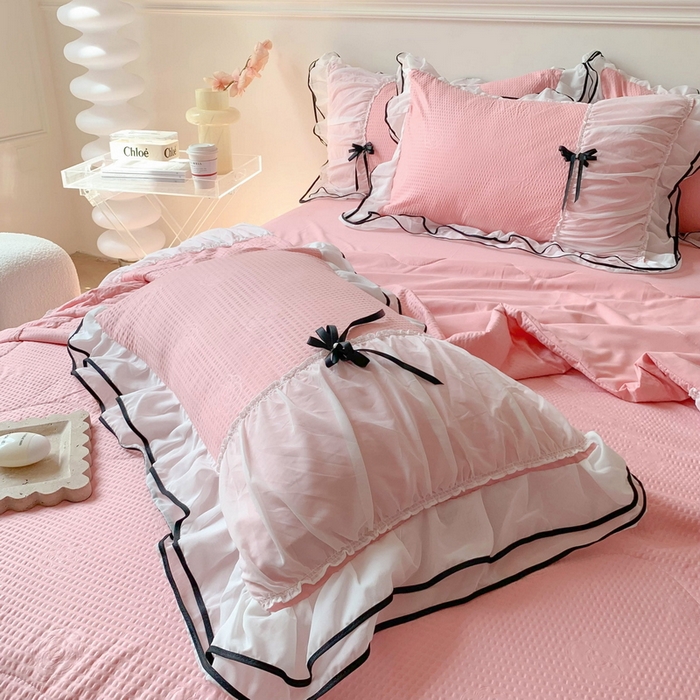 91家纺网 家纺一手货源 找家纺 吾欢心 2026新款小香风可可系列双层花边夏被四件套被子被芯 可可樱桃粉