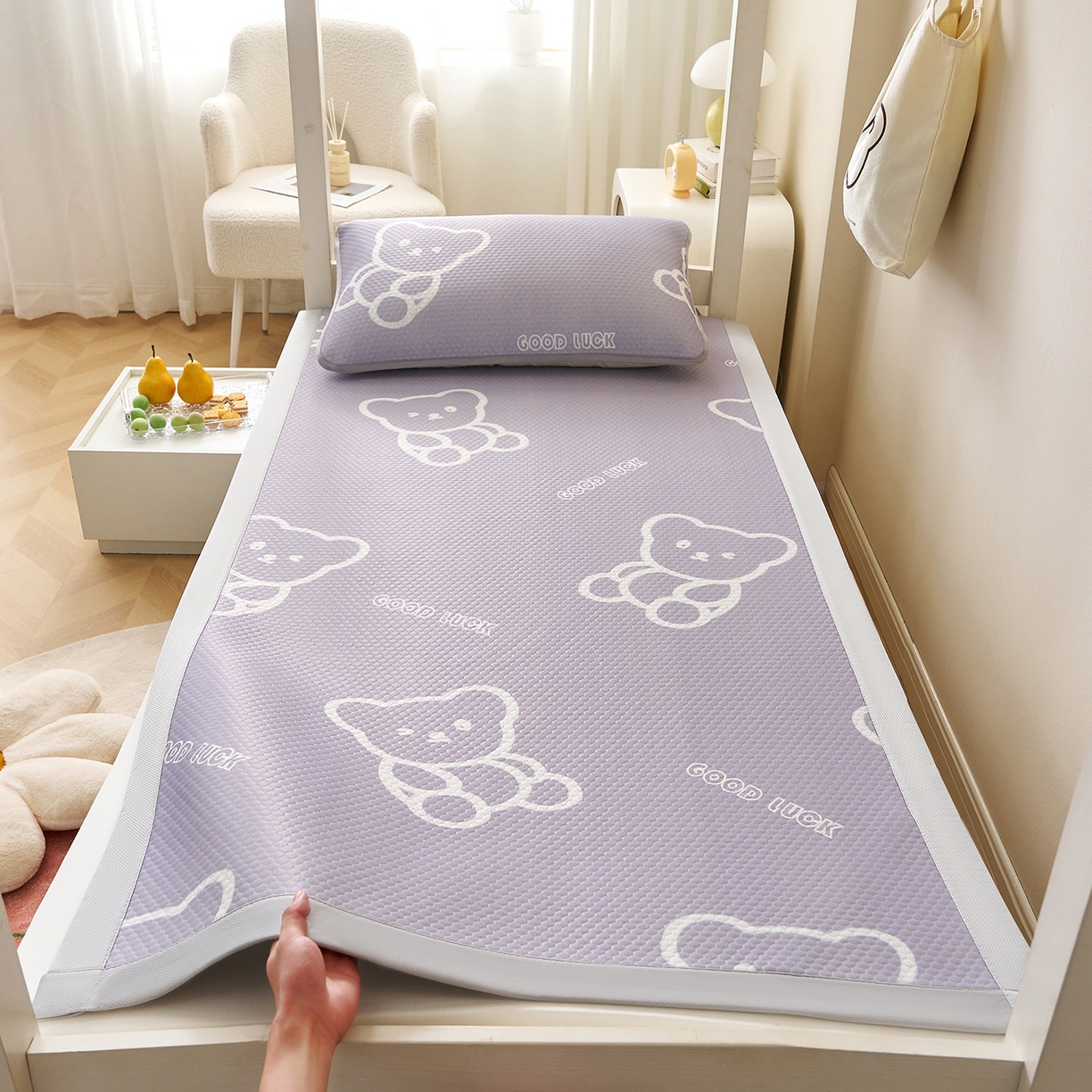 91家纺网 家纺一手货源 找家纺 （总）奇丝雅 2026新款夏季A类印花冰豆豆凉席三明治透气网冰丝凉席可机洗学生宿舍上下铺学生床