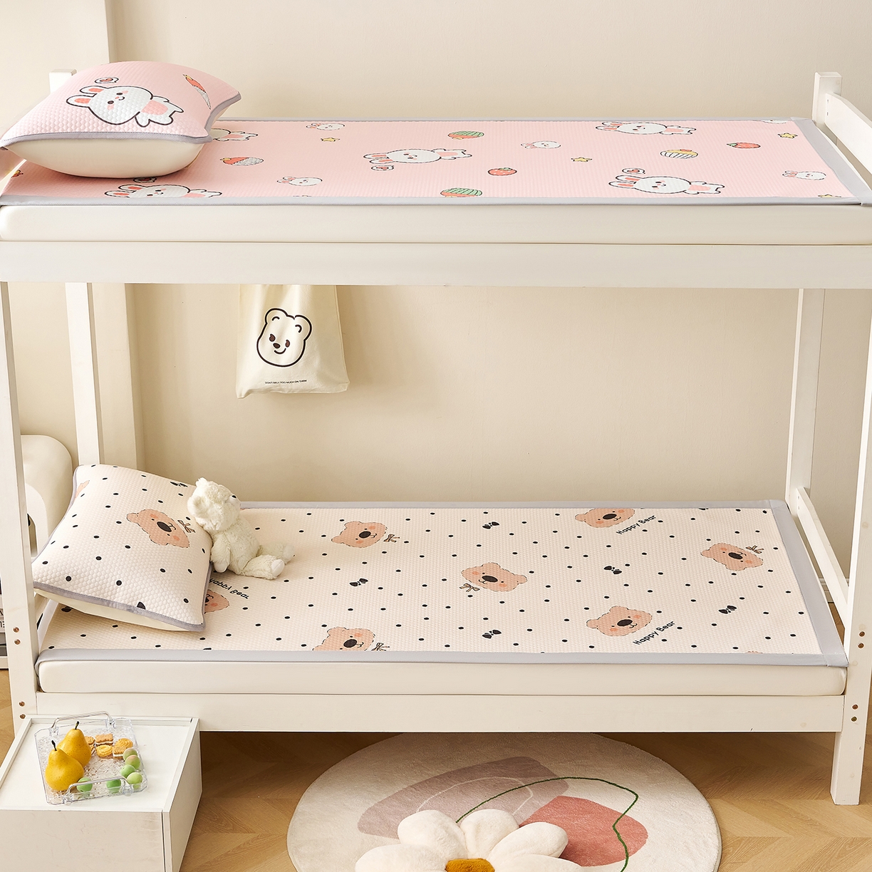 91家纺网 家纺一手货源 找家纺 奇丝雅 2026新款夏季A类印花冰豆豆凉席三明治透气网冰丝凉席可机洗学生宿舍上下铺学生床 抱抱熊