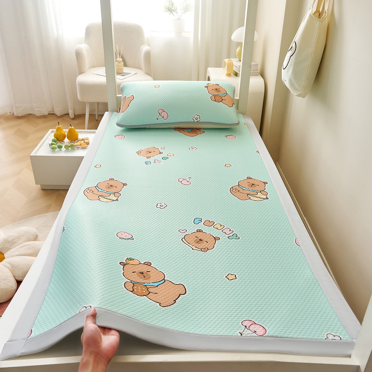 奇丝雅 2026新款夏季A类印花冰豆豆凉席三明治透气网冰丝凉席可机洗学生宿舍上下铺学生床 卡皮巴拉