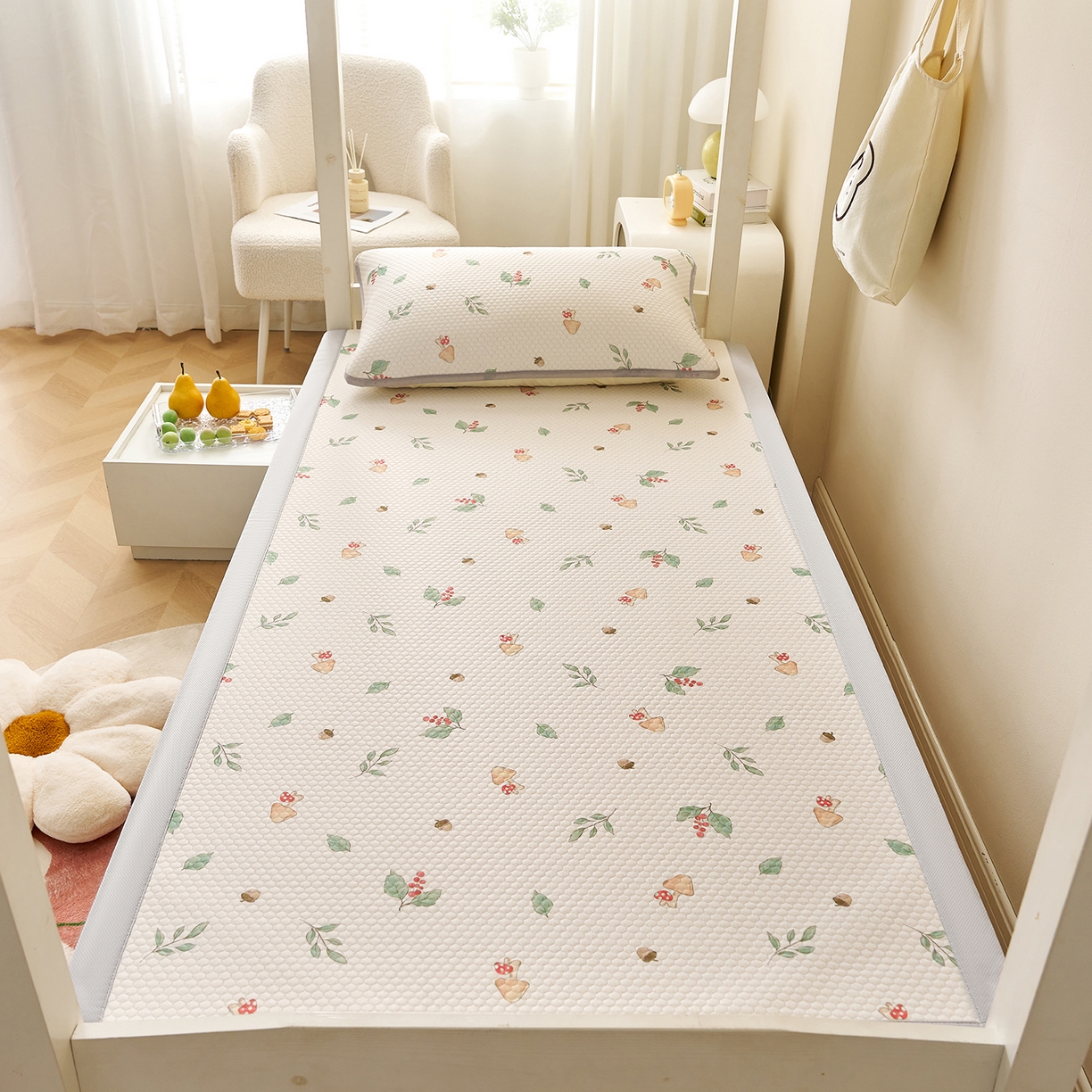 91家纺网 家纺一手货源 找家纺 奇丝雅 2026新款夏季A类印花冰豆豆凉席三明治透气网冰丝凉席可机洗学生宿舍上下铺学生床 蘑菇乐园