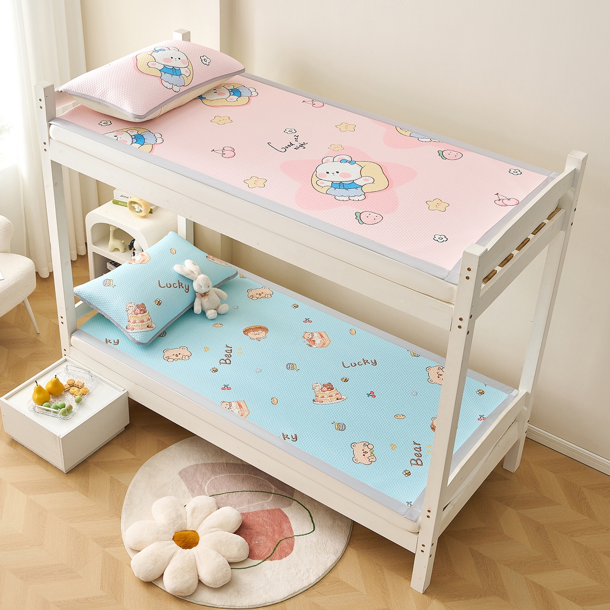 91家纺网 家纺一手货源 找家纺 奇丝雅 2026新款夏季A类印花冰豆豆凉席三明治透气网冰丝凉席可机洗学生宿舍上下铺学生床 甜甜圈