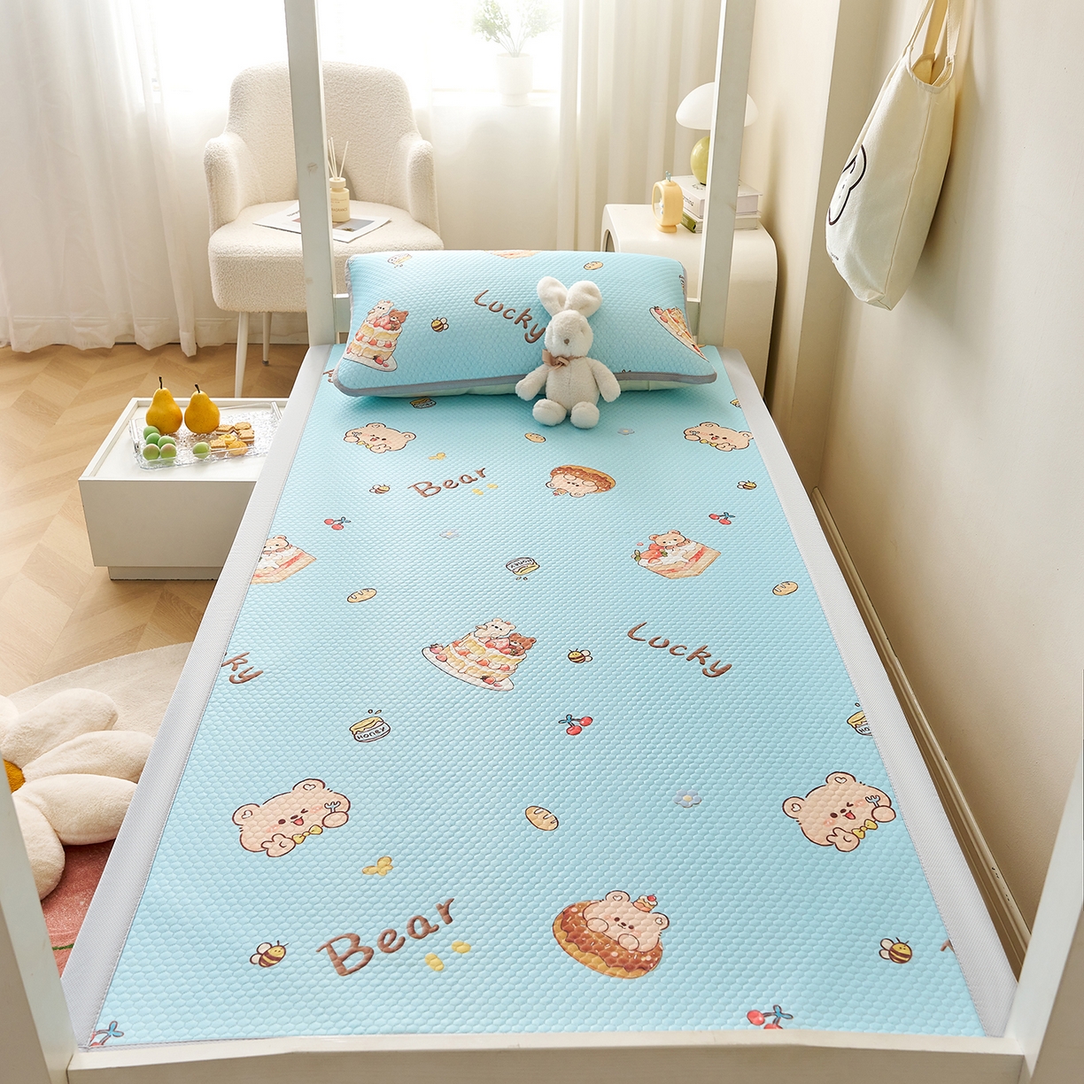 91家纺网 家纺一手货源 找家纺 奇丝雅 2026新款夏季A类印花冰豆豆凉席三明治透气网冰丝凉席可机洗学生宿舍上下铺学生床 甜甜圈