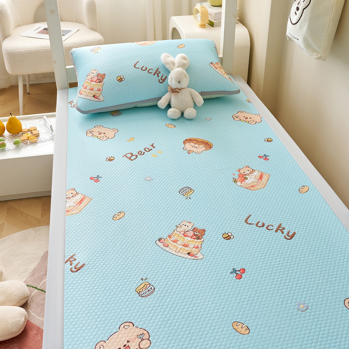 91家纺网 家纺一手货源 找家纺 奇丝雅 2026新款夏季A类印花冰豆豆凉席三明治透气网冰丝凉席可机洗学生宿舍上下铺学生床 甜甜圈