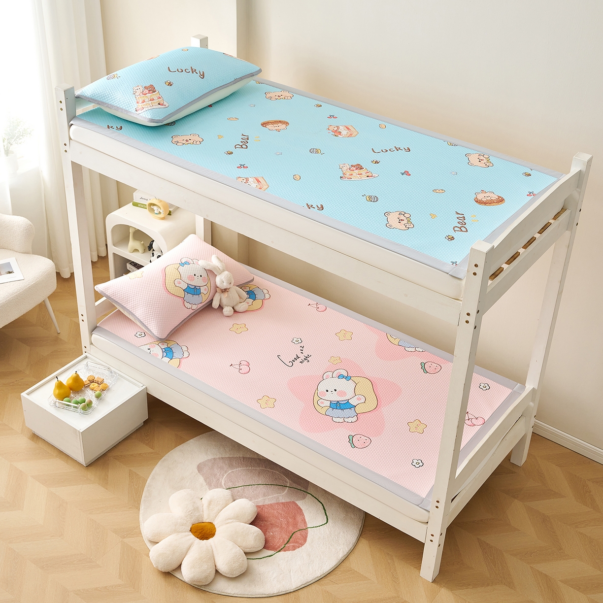 91家纺网 家纺一手货源 找家纺 奇丝雅 2026新款夏季A类印花冰豆豆凉席三明治透气网冰丝凉席可机洗学生宿舍上下铺学生床 兔宝贝