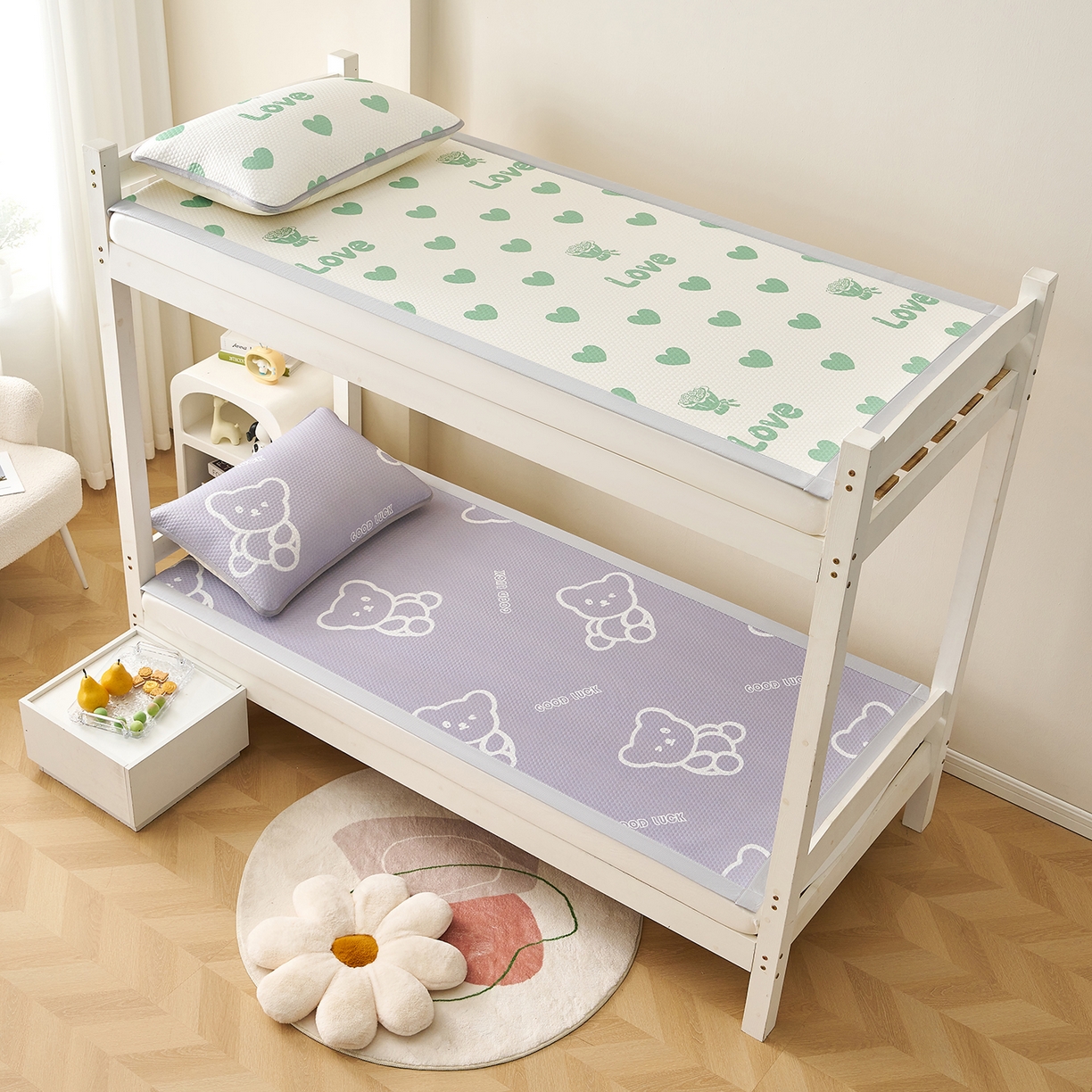 91家纺网 家纺一手货源 找家纺 奇丝雅 2026新款夏季A类印花冰豆豆凉席三明治透气网冰丝凉席可机洗学生宿舍上下铺学生床 维尼熊