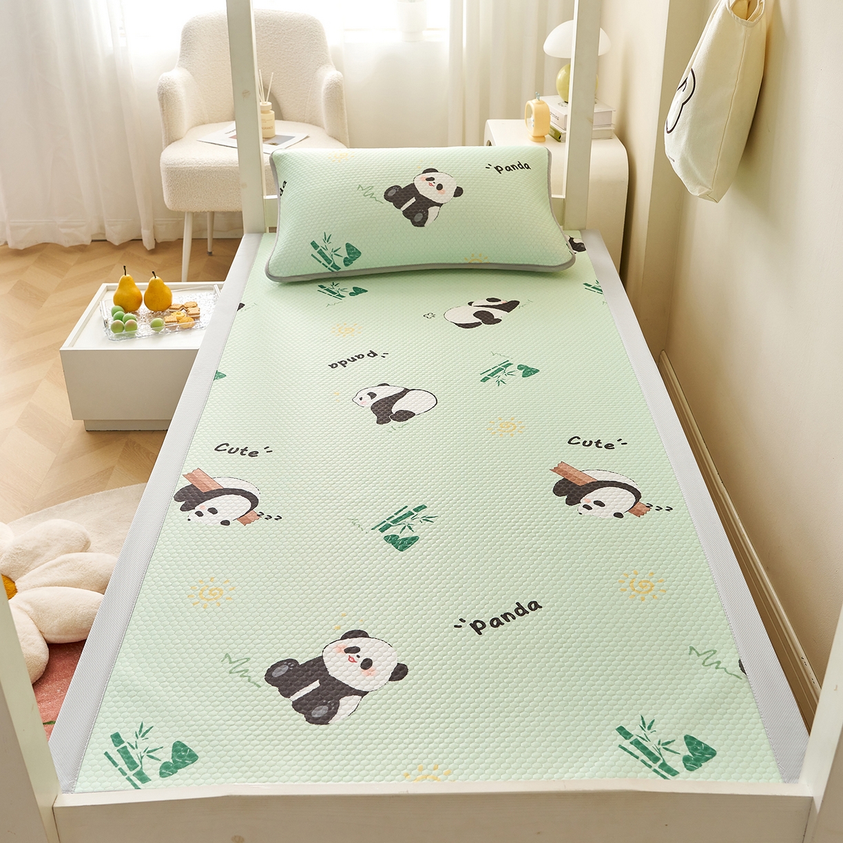 91家纺网 家纺一手货源 找家纺 奇丝雅 2026新款夏季A类印花冰豆豆凉席三明治透气网冰丝凉席可机洗学生宿舍上下铺学生床 熊猫家园