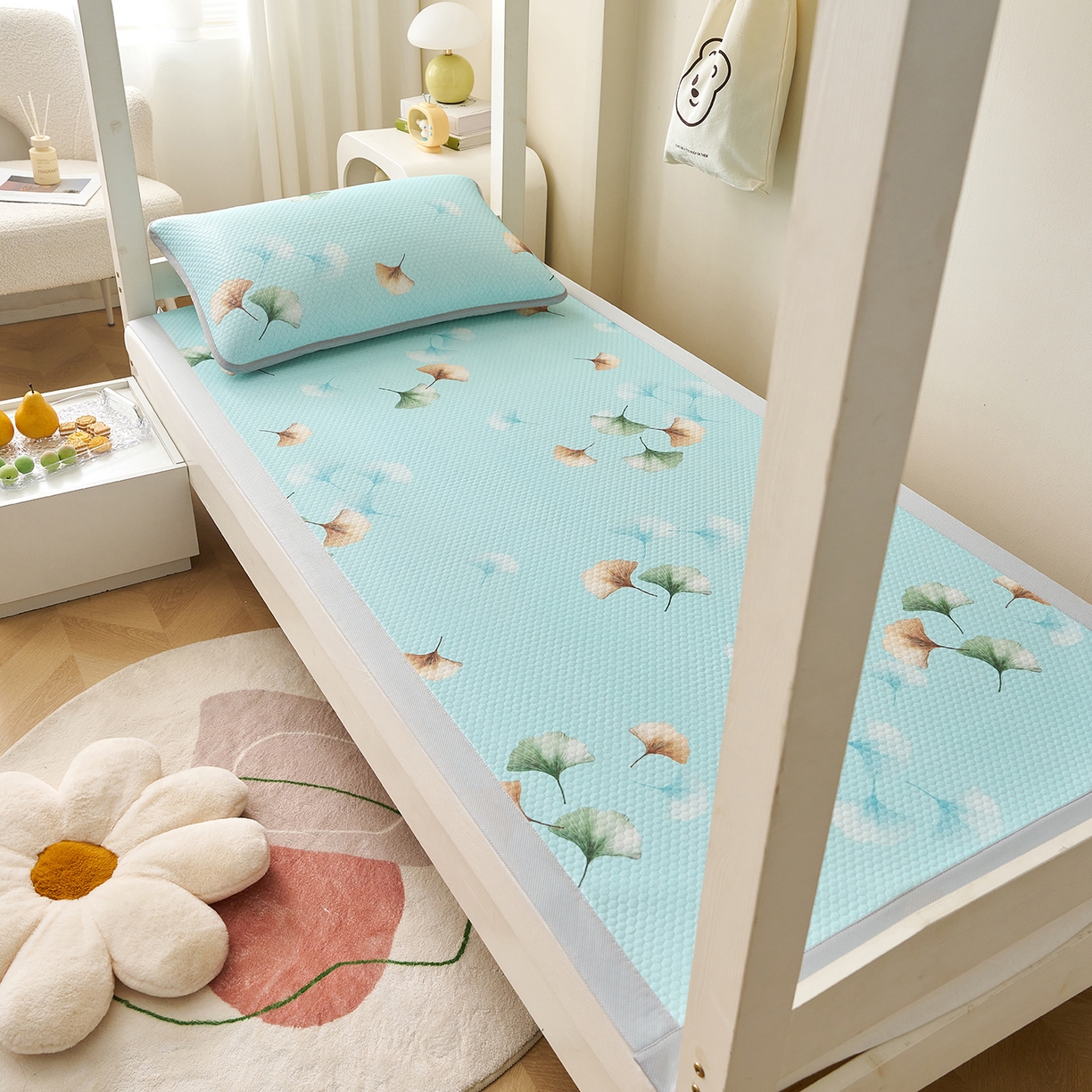 91家纺网 家纺一手货源 找家纺 奇丝雅 2026新款夏季A类印花冰豆豆凉席三明治透气网冰丝凉席可机洗学生宿舍上下铺学生床 叶语