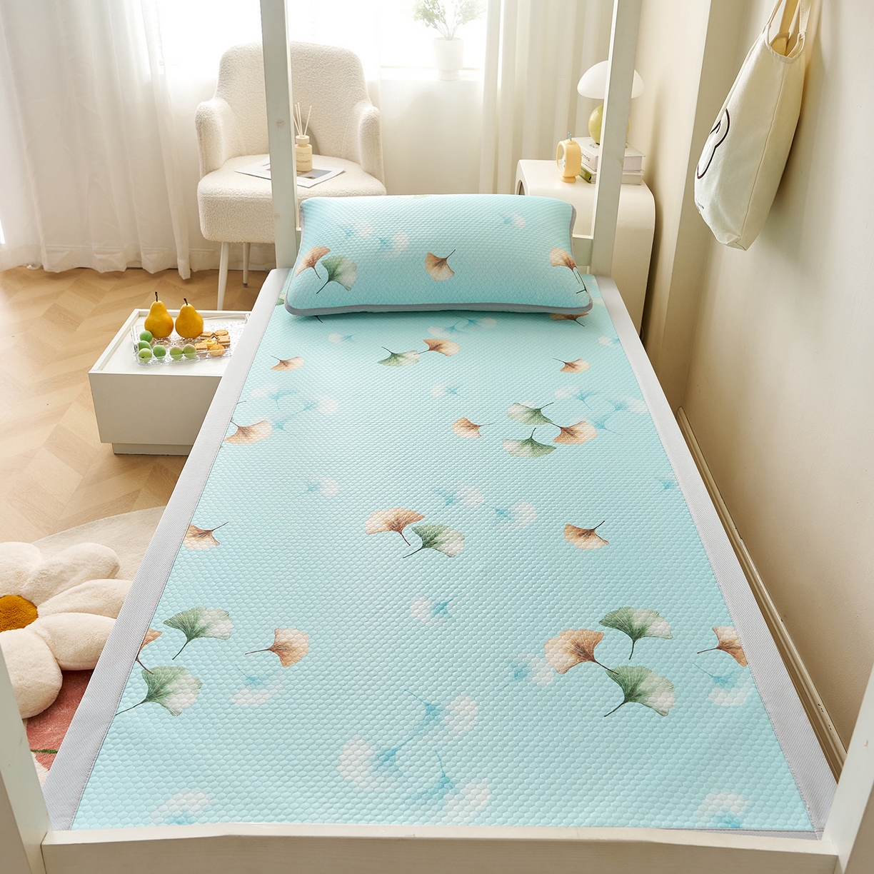 91家纺网 家纺一手货源 找家纺 奇丝雅 2026新款夏季A类印花冰豆豆凉席三明治透气网冰丝凉席可机洗学生宿舍上下铺学生床 叶语