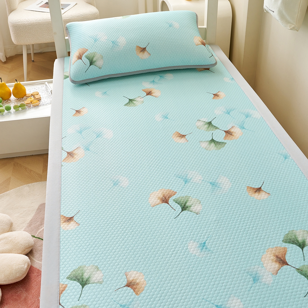 91家纺网 家纺一手货源 找家纺 奇丝雅 2026新款夏季A类印花冰豆豆凉席三明治透气网冰丝凉席可机洗学生宿舍上下铺学生床 叶语