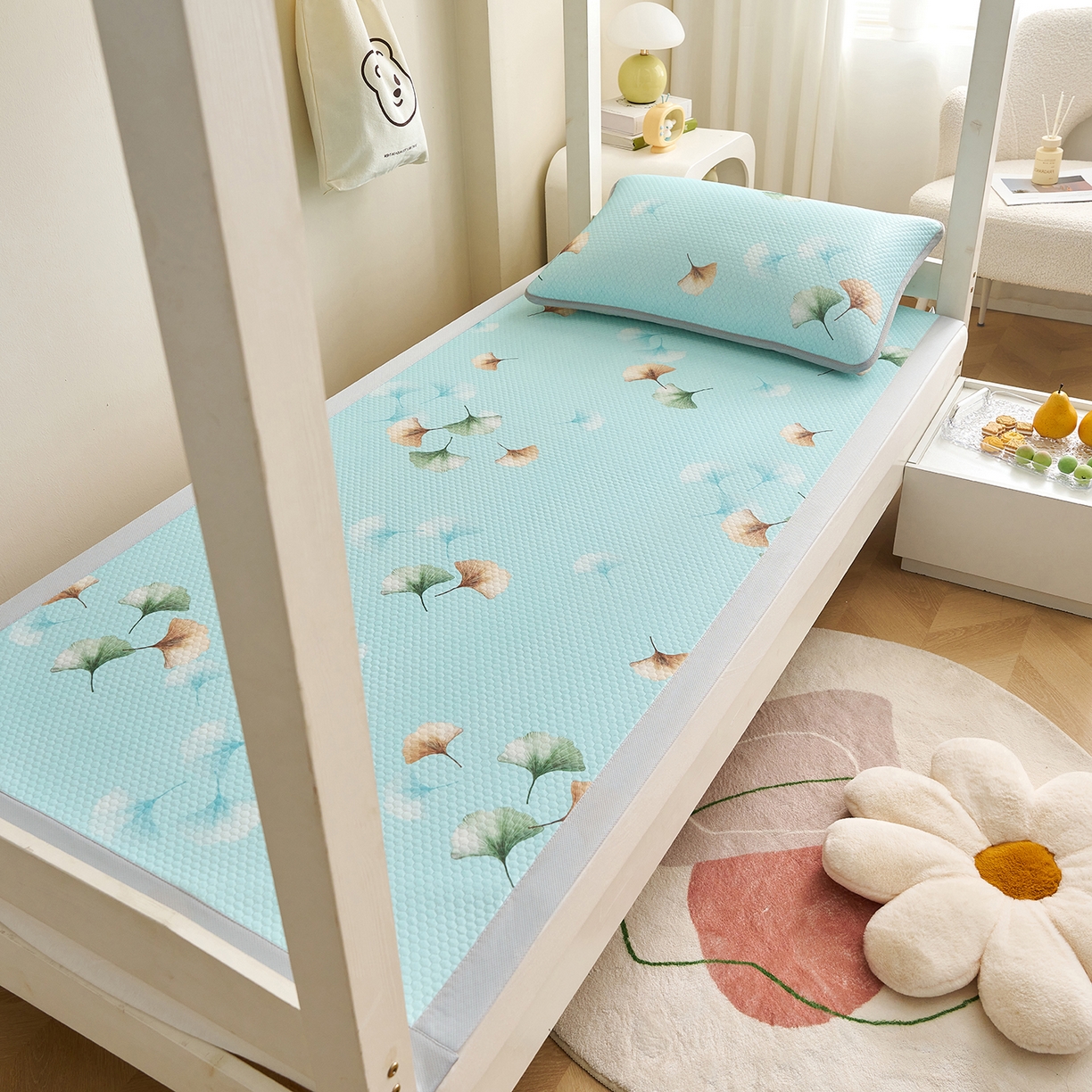 91家纺网 家纺一手货源 找家纺 奇丝雅 2026新款夏季A类印花冰豆豆凉席三明治透气网冰丝凉席可机洗学生宿舍上下铺学生床 叶语