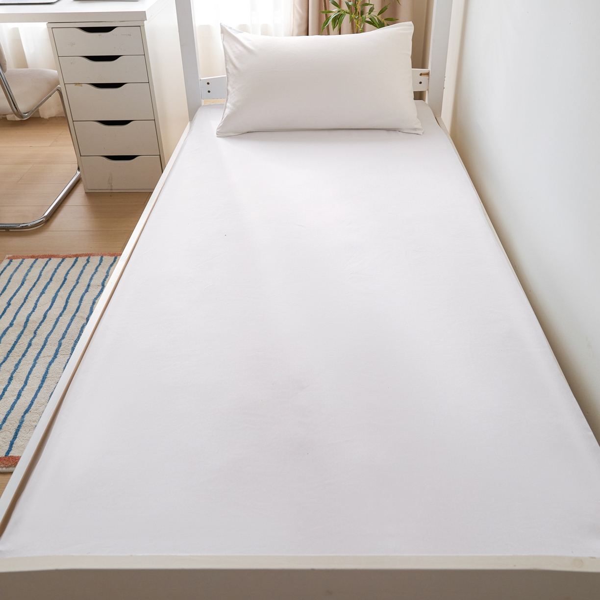 91家纺网 家纺一手货源 找家纺 衿成家纺 2026新款学生床纯色床垫保护套单床垫套床垫套单件 白色