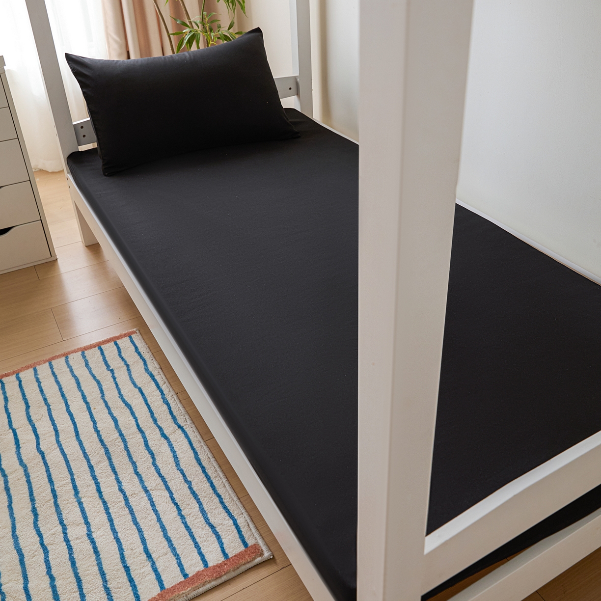 91家纺网 家纺一手货源 找家纺 衿成家纺 2026新款学生床纯色床垫保护套单床垫套床垫套单件 黑色