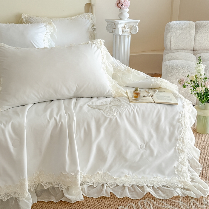 91家纺网 家纺一手货源 找家纺 吾欢心 2026新款糯小棉蝶恋花床盖款夏被四件套 白