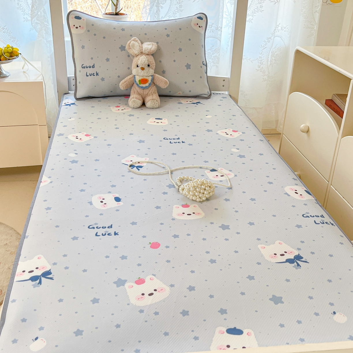 91家纺网 家纺一手货源 找家纺 川悦生活 2026新款凉感冰丝席小阪凉感冰丝数码印花席学生床 席星星西高地