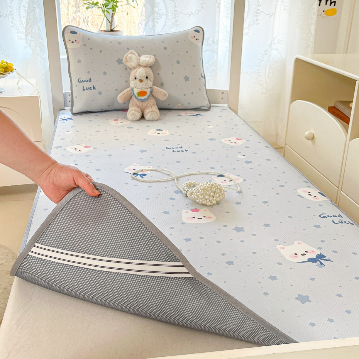 91家纺网 家纺一手货源 找家纺 川悦生活 2026新款凉感冰丝席小阪凉感冰丝数码印花席学生床 席星星西高地