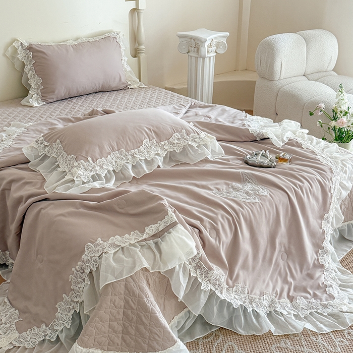 91家纺网 家纺一手货源 找家纺 吾欢心 2026新款糯小棉蝶恋花床盖款夏被四件套 咖