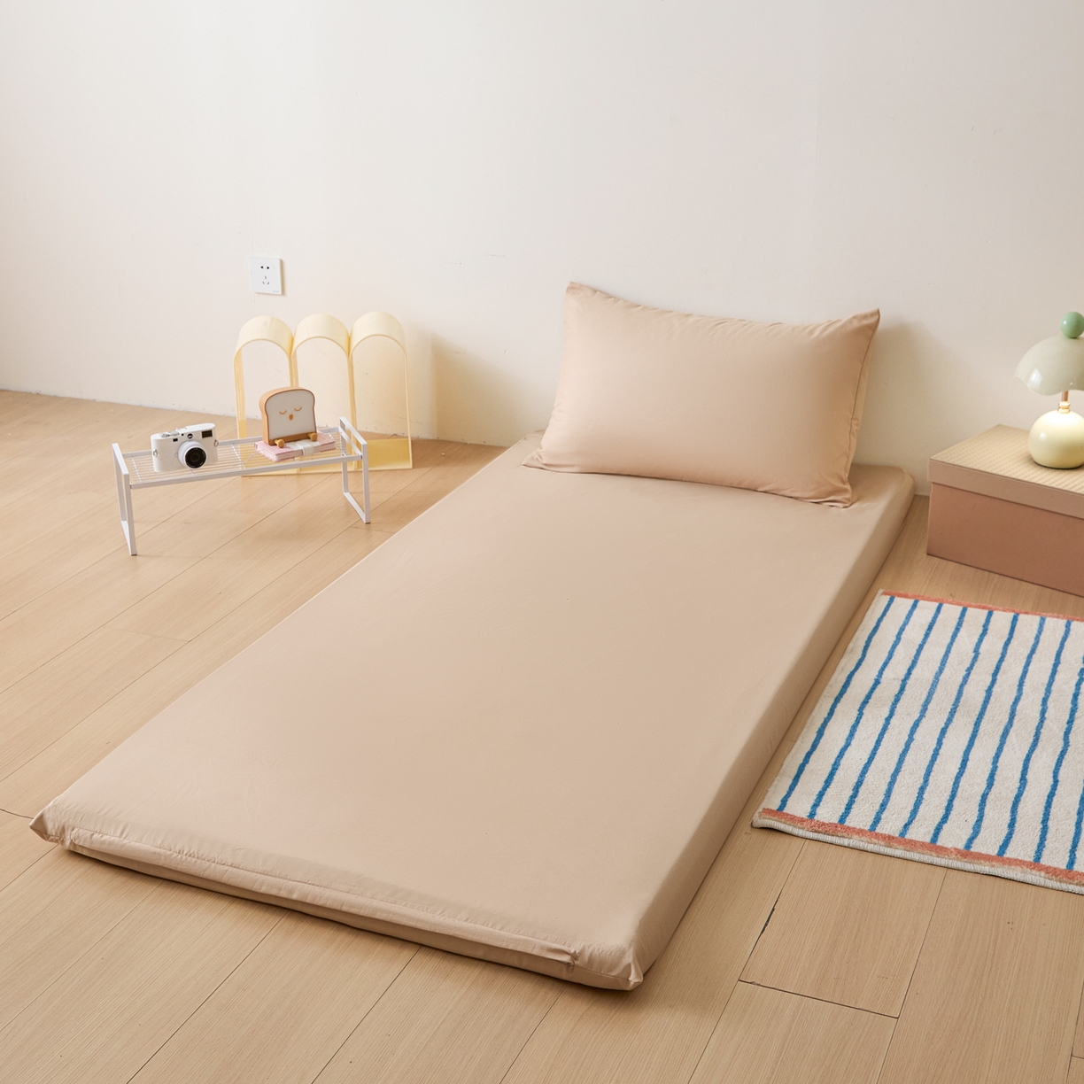 91家纺网 家纺一手货源 找家纺 衿成家纺 2026新款学生床纯色床垫保护套单床垫套床垫套单件 卡其