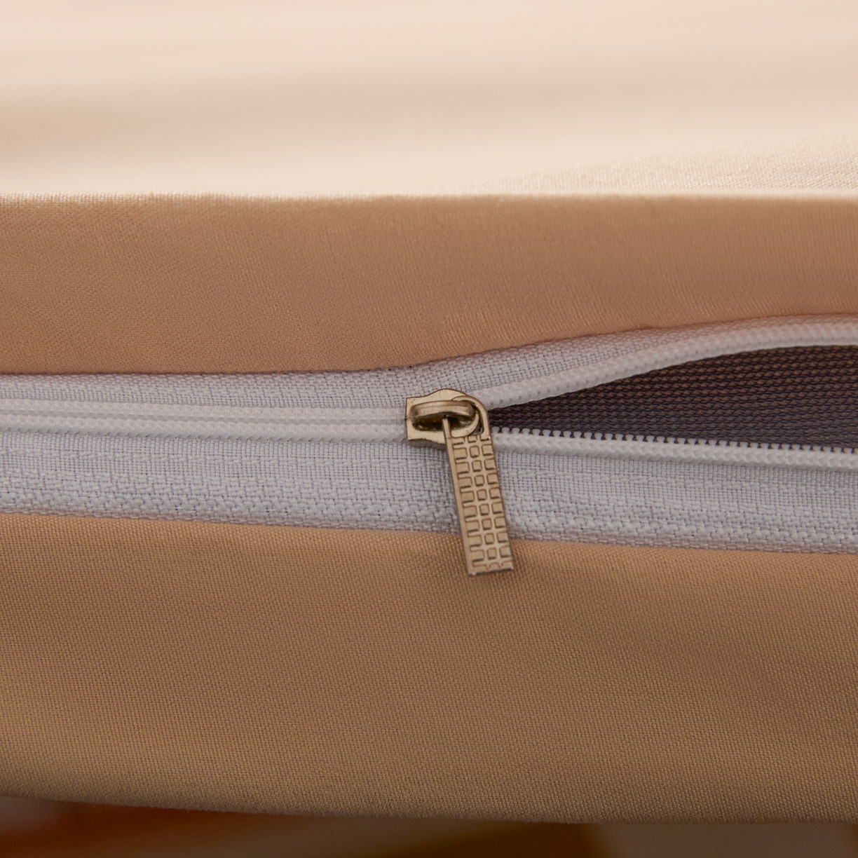 91家纺网 家纺一手货源 找家纺 衿成家纺 2026新款学生床纯色床垫保护套单床垫套床垫套单件 卡其