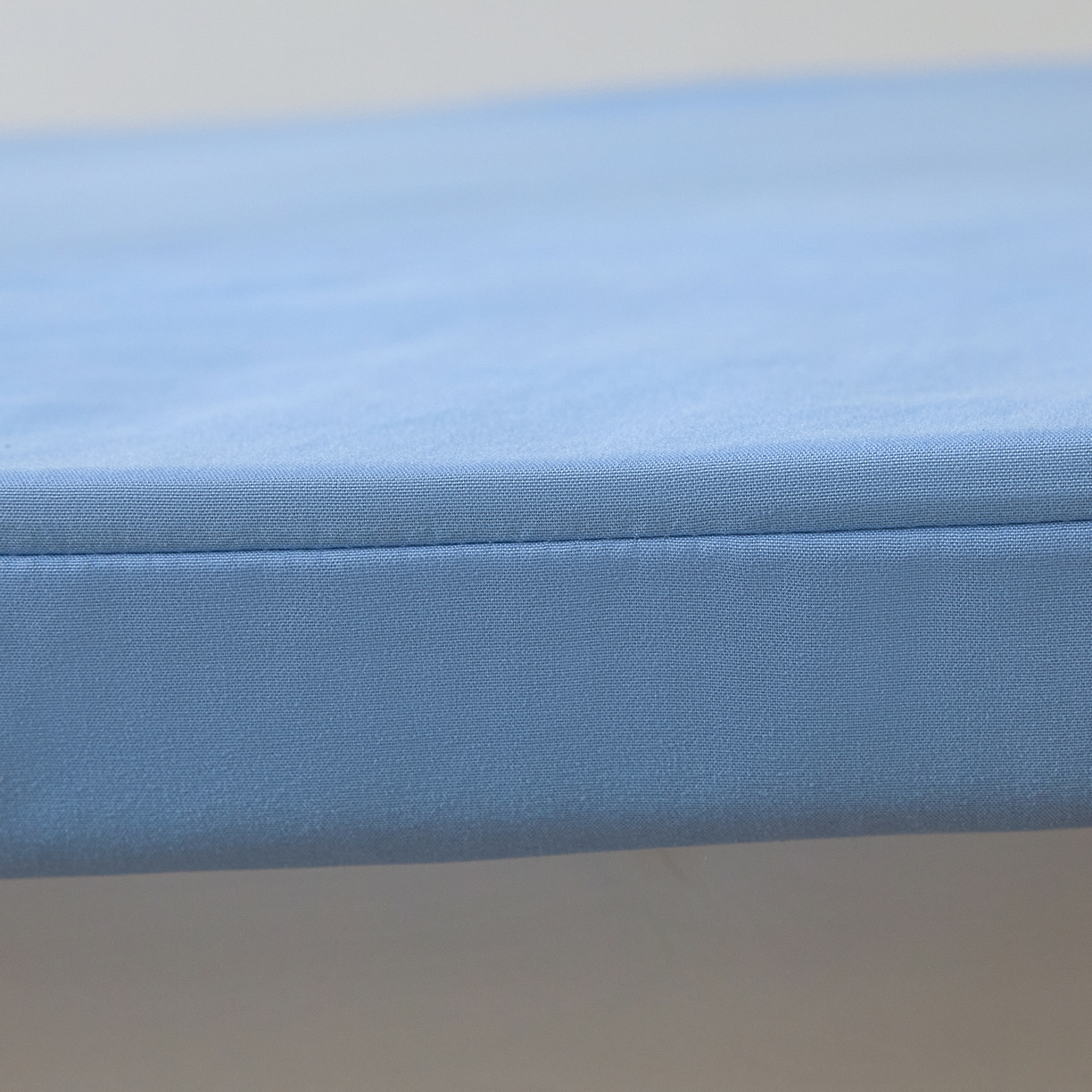 91家纺网 家纺一手货源 找家纺 衿成家纺 2026新款学生床纯色床垫保护套单床垫套床垫套单件 蓝色