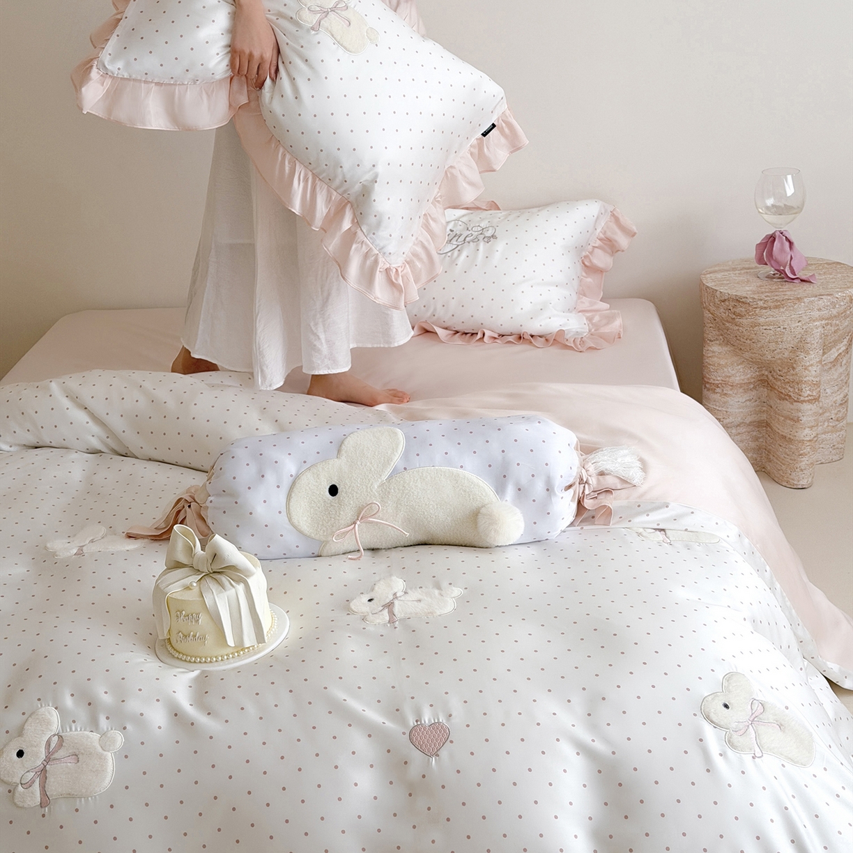 91家纺网 家纺一手货源 找家纺 （总）鹿班家居 2026新款60S兰精天丝贴布绣四件套-奶油甜兔【标准会员-20元】