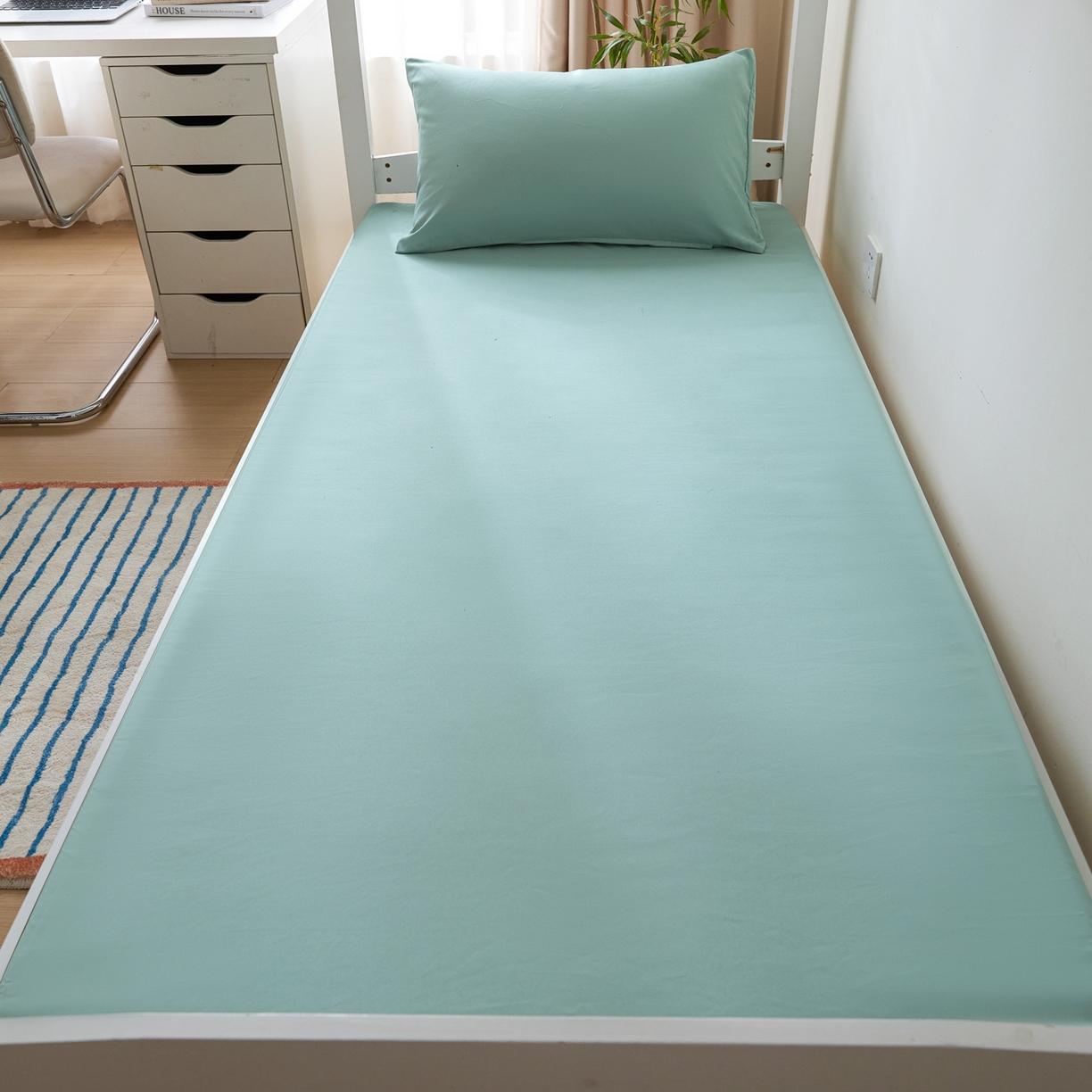 91家纺网 家纺一手货源 找家纺 衿成家纺 2026新款学生床纯色床垫保护套单床垫套床垫套单件 墨绿