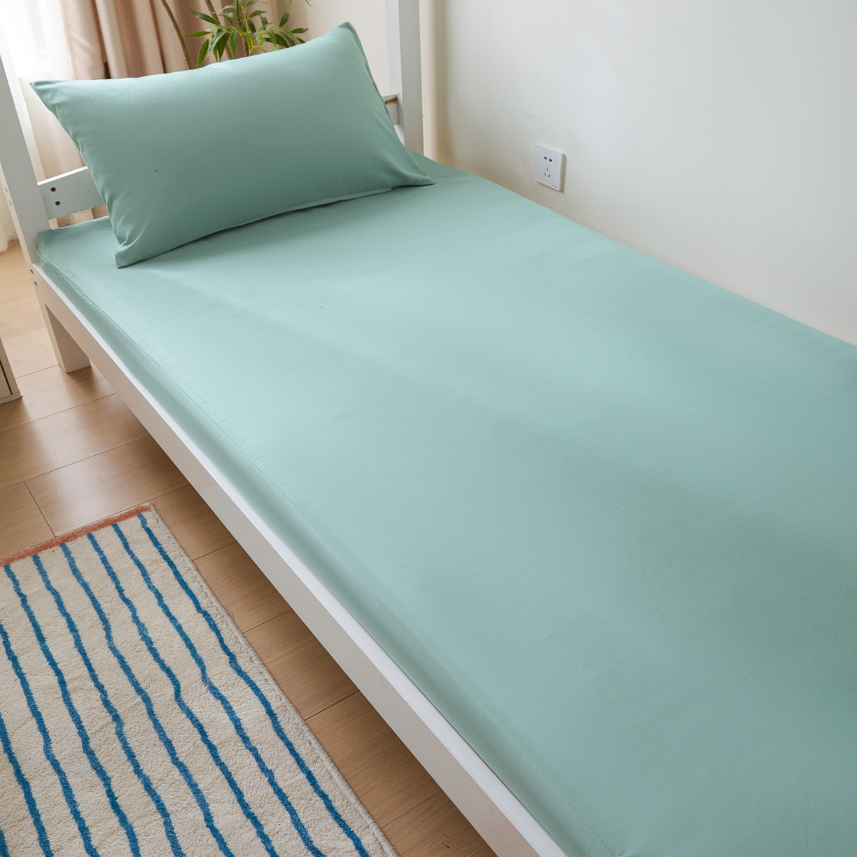 91家纺网 家纺一手货源 找家纺 衿成家纺 2026新款学生床纯色床垫保护套单床垫套床垫套单件 墨绿