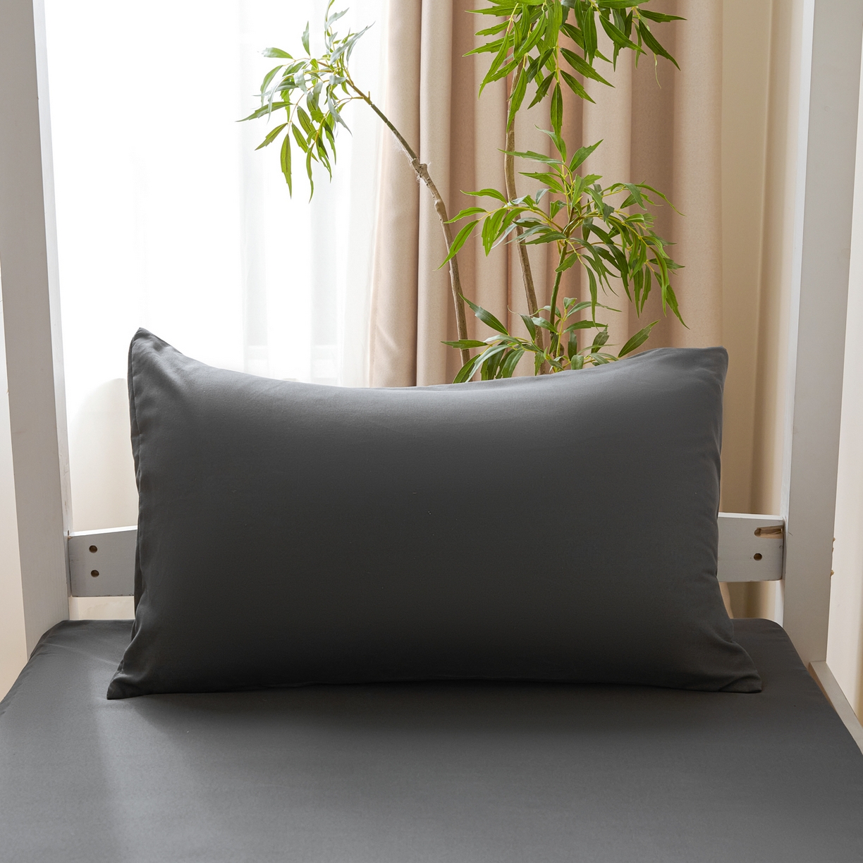 91家纺网 家纺一手货源 找家纺 衿成家纺 2026新款学生床纯色床垫保护套单床垫套床垫套单件 深灰