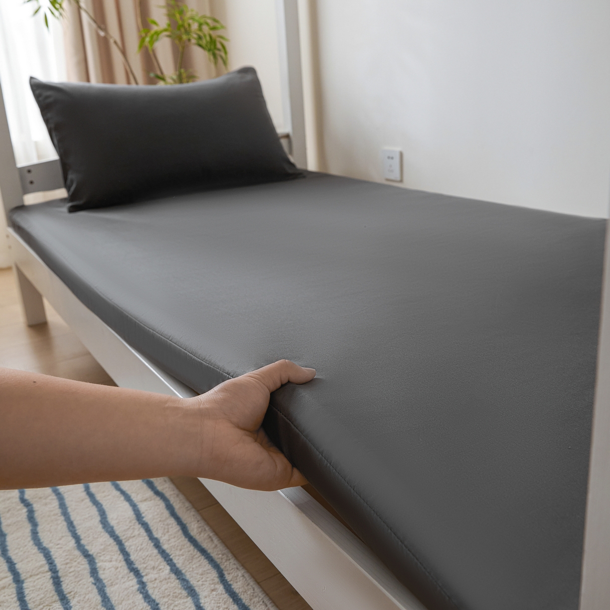 91家纺网 家纺一手货源 找家纺 衿成家纺 2026新款学生床纯色床垫保护套单床垫套床垫套单件 深灰
