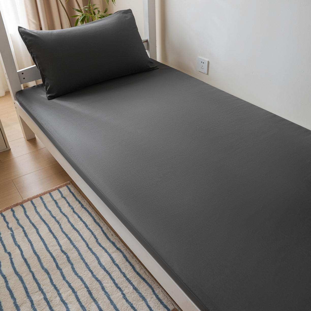 91家纺网 家纺一手货源 找家纺 衿成家纺 2026新款学生床纯色床垫保护套单床垫套床垫套单件 深灰