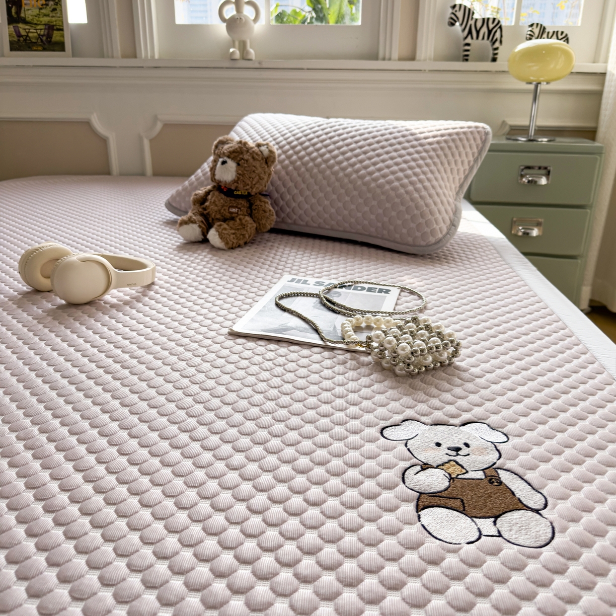 91家纺网 家纺一手货源 找家纺 卡初家居（原微来） 2026新款冰豆豆凉席刺绣款凉席席子-小熊饼干 香芋紫-床铺款