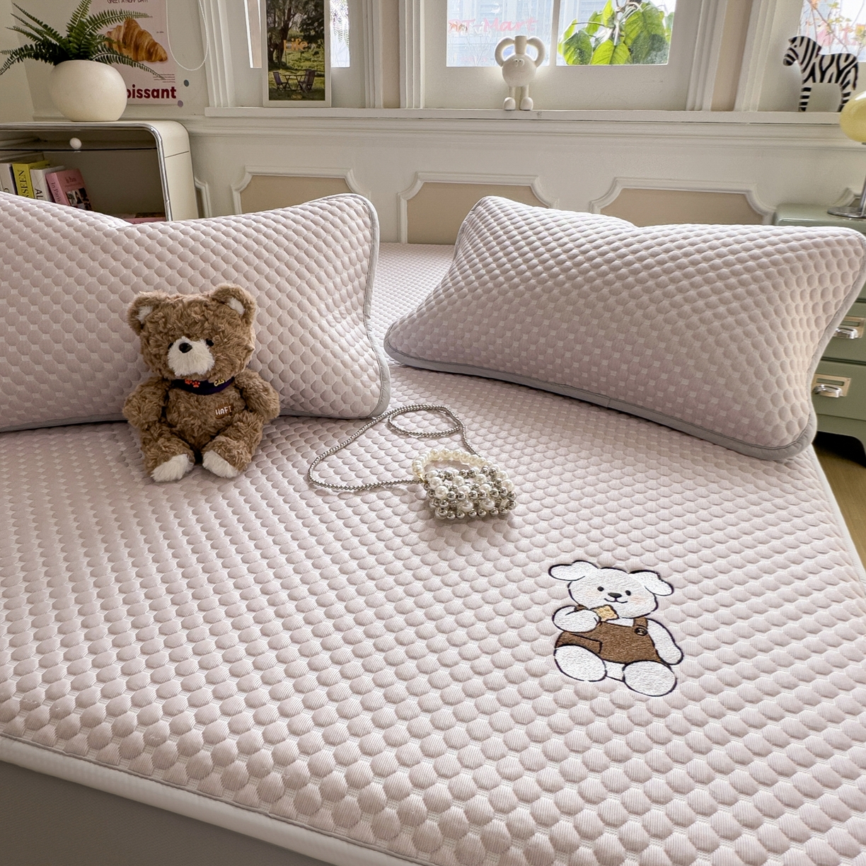 91家纺网 家纺一手货源 找家纺 卡初家居（原微来） 2026新款冰豆豆凉席刺绣款凉席席子-小熊饼干 香芋紫-床笠款