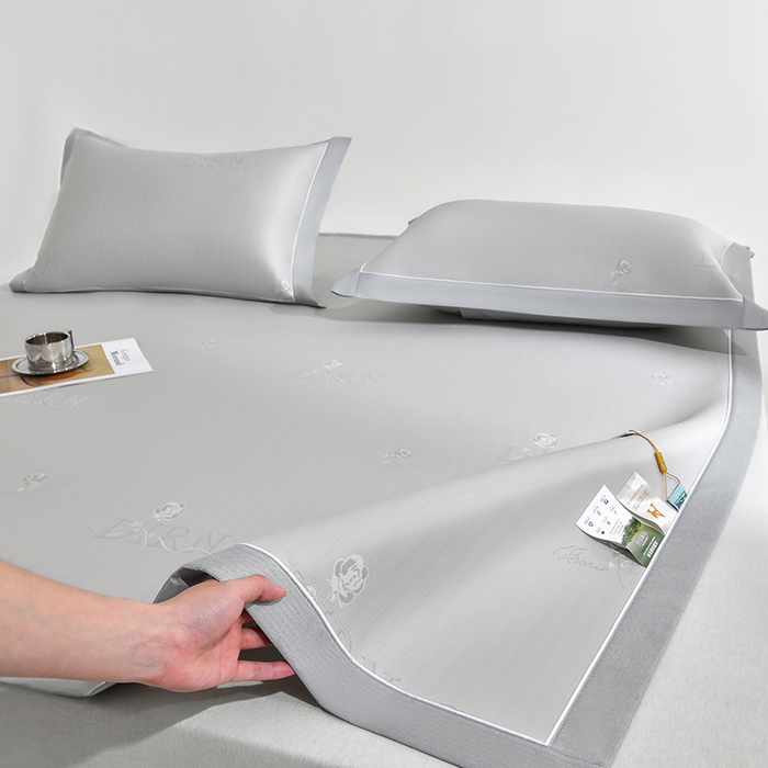 91家纺网 家纺一手货源 找家纺 （总）小牛席业 2026新款【实拍风格】双PE高凉感-迪恩玫瑰提花冰丝席凉席竹席藤席冰藤席乳胶席豆豆席