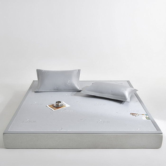 91家纺网 家纺一手货源 找家纺 小牛席业 2026新款【实拍风格】双PE高凉感-迪恩玫瑰提花冰丝席凉席竹席藤席冰藤席乳胶席豆豆席 灰色