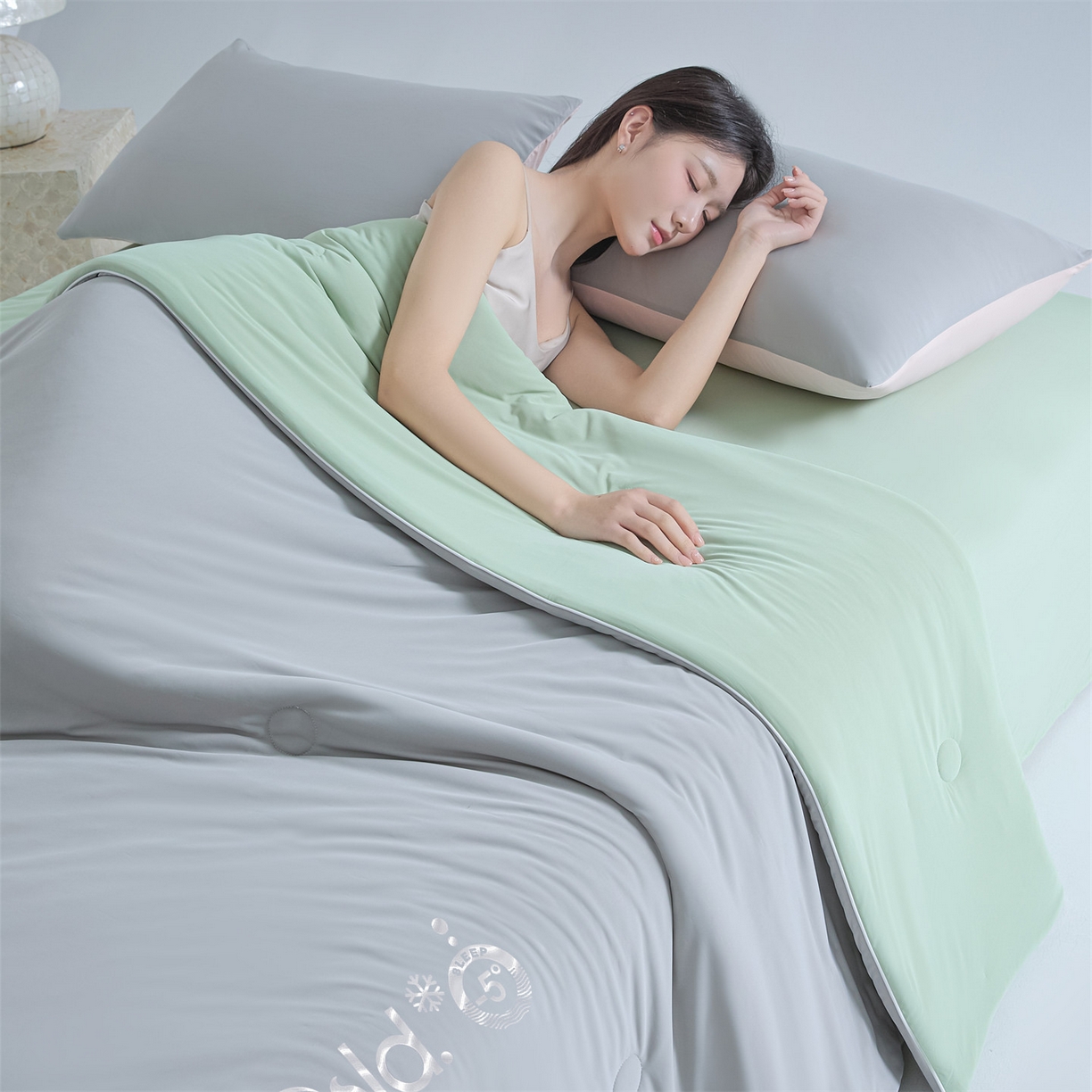91家纺网 家纺一手货源 找家纺 永耀家纺 2026新款纯色双拼凉感丝大豆夏被夏凉被空调被 凉感-灰绿