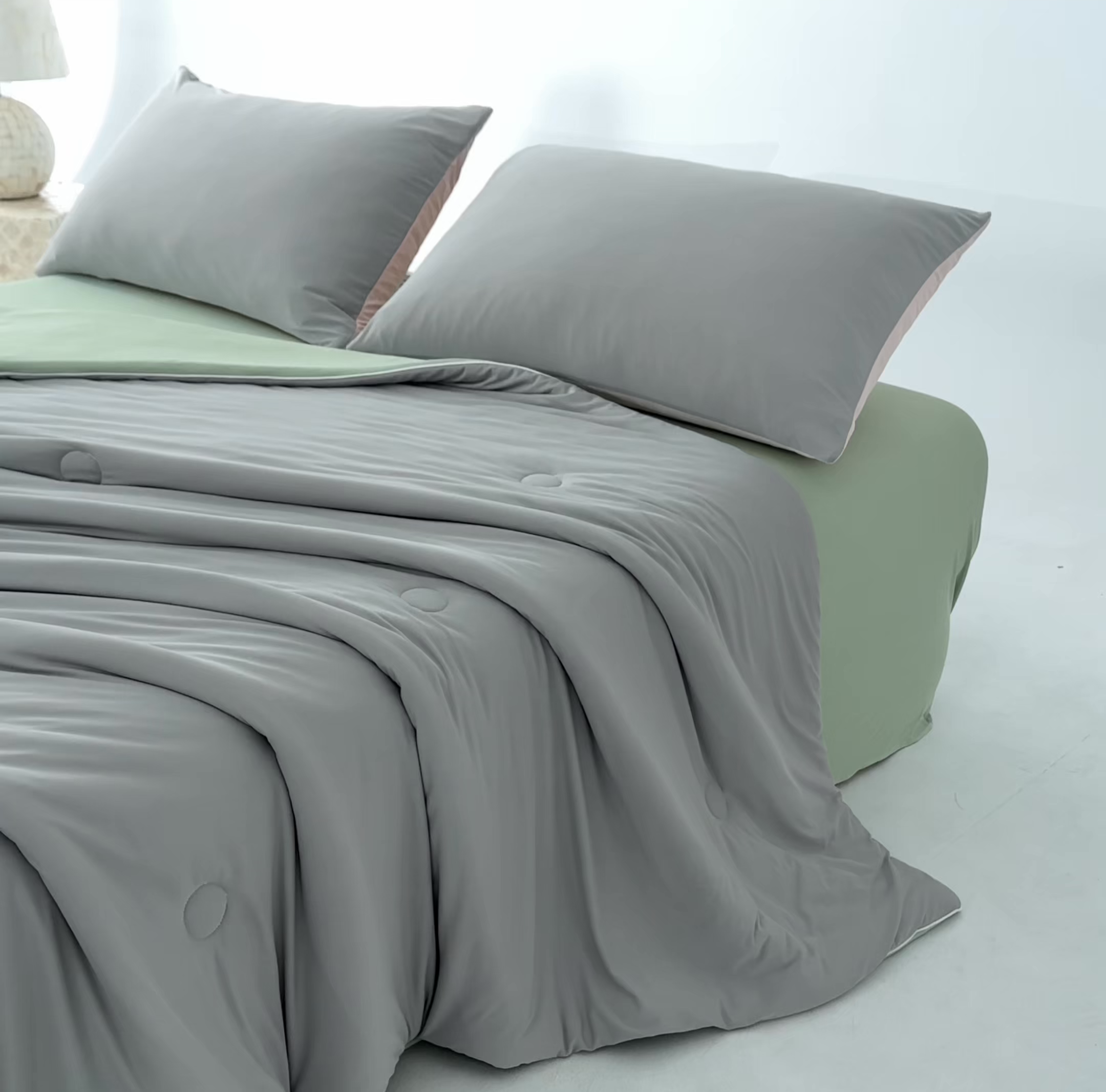 91家纺网 家纺一手货源 找家纺 永耀家纺 2026新款纯色双拼凉感丝大豆夏被夏凉被空调被 凉感-灰绿