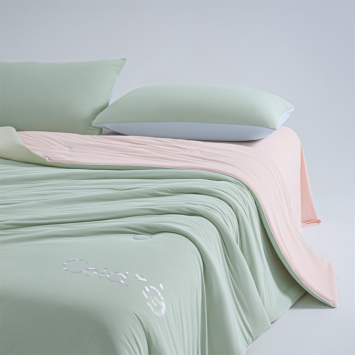 91家纺网 家纺一手货源 找家纺 永耀家纺 2026新款纯色双拼凉感丝大豆夏被夏凉被空调被 凉感-绿粉