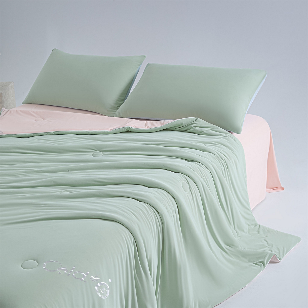 91家纺网 家纺一手货源 找家纺 永耀家纺 2026新款纯色双拼凉感丝大豆夏被夏凉被空调被 凉感-绿粉