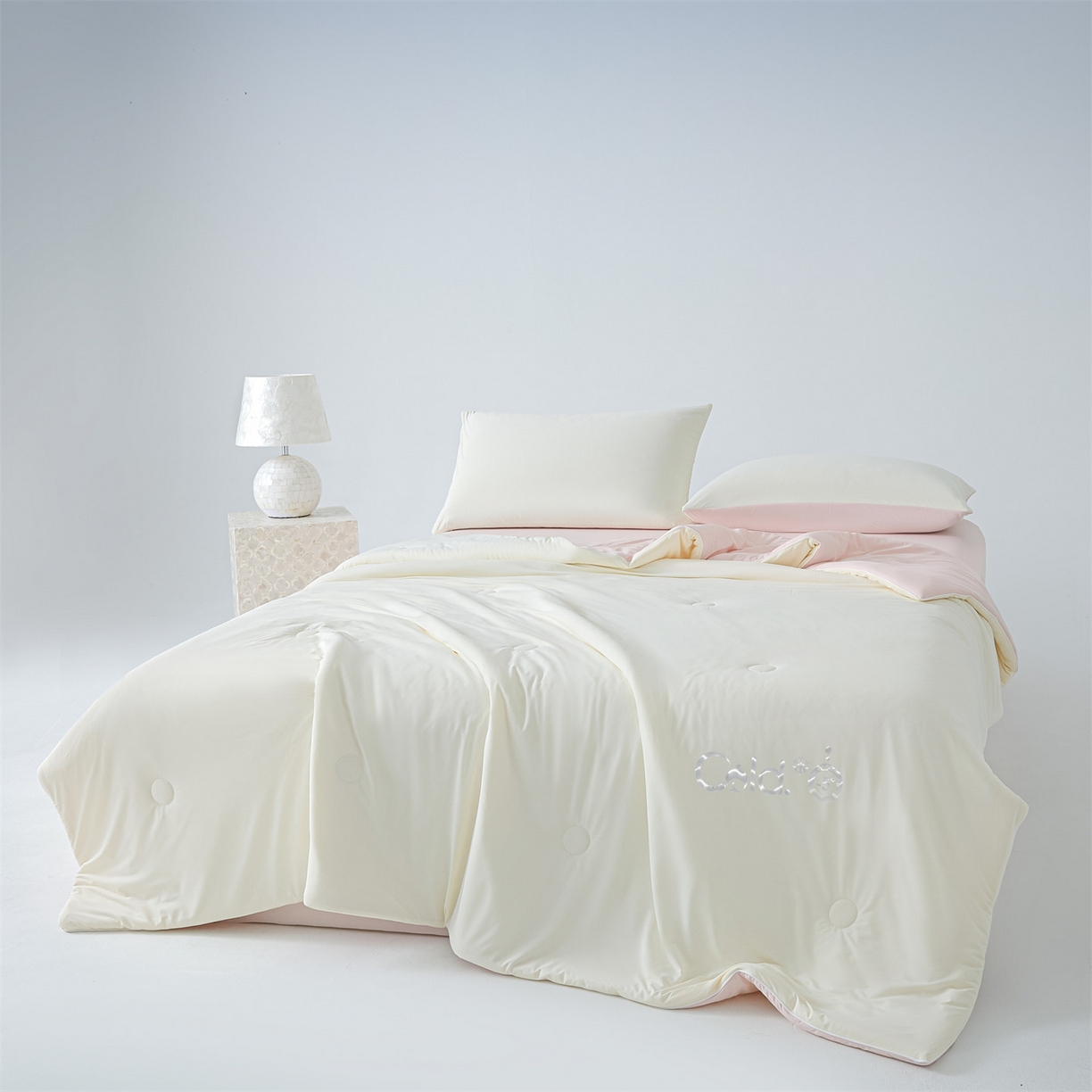 91家纺网 家纺一手货源 找家纺 永耀家纺 2026新款纯色双拼凉感丝大豆夏被夏凉被空调被 凉感-米粉