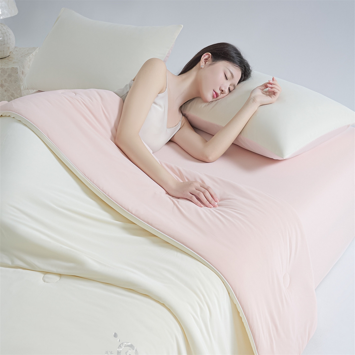 91家纺网 家纺一手货源 找家纺 永耀家纺 2026新款纯色双拼凉感丝大豆夏被夏凉被空调被 凉感-米粉