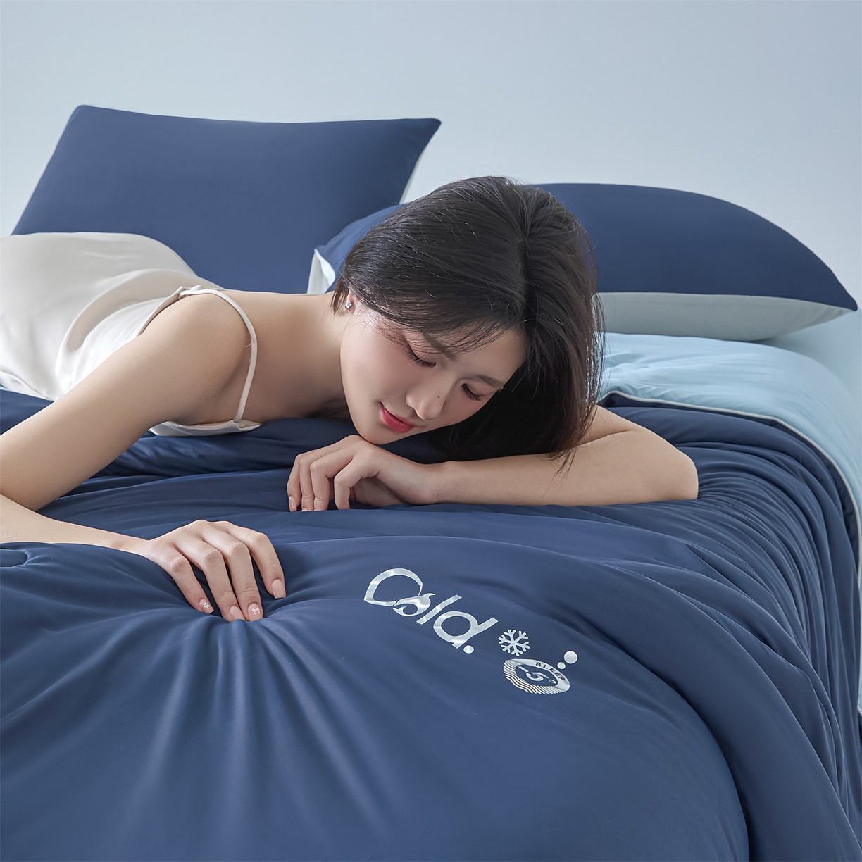 91家纺网 家纺一手货源 找家纺 永耀家纺 2026新款纯色双拼凉感丝大豆夏被夏凉被空调被 凉感-蔚蓝