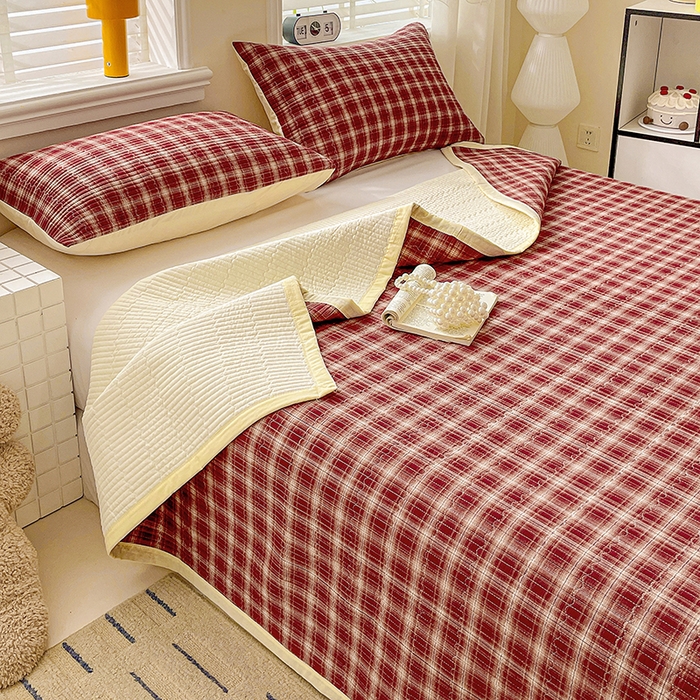 91家纺网 家纺一手货源 找家纺 梦精灵家纺 2026新款全棉纯棉色织水洗棉四件套绗缝夹棉床盖防滑床单四季通用米单人学生宿舍 米兰红