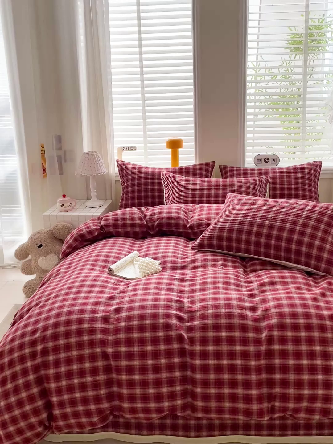 91家纺网 家纺一手货源 找家纺 梦精灵家纺 2026新款全棉纯棉色织水洗棉四件套绗缝夹棉床盖防滑床单四季通用米单人学生宿舍 米兰红