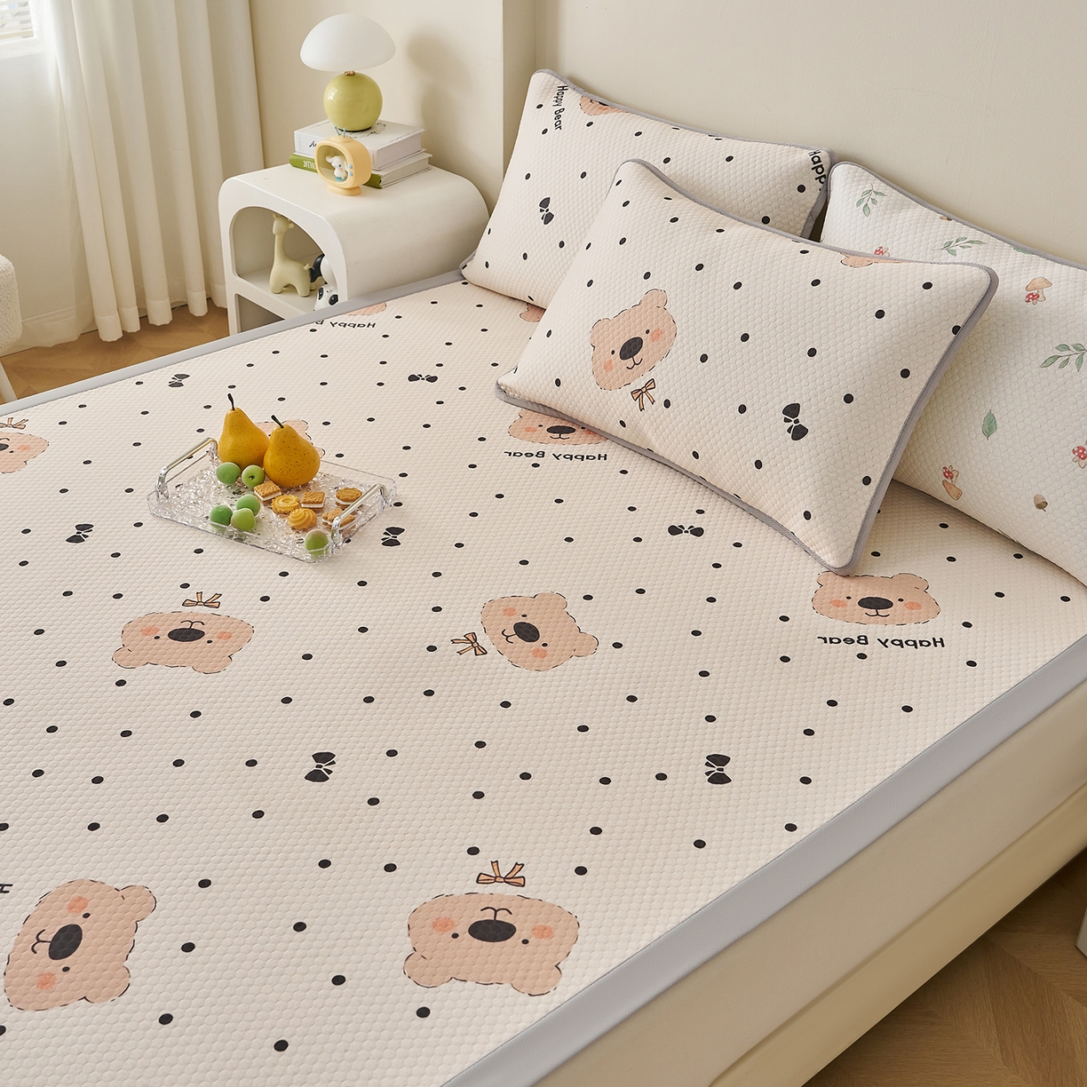 91家纺网 家纺一手货源 找家纺 奇丝雅 2026新款A类印花冰豆豆凉席三明治透气网冰丝凉席家用双人冰丝席床单可机洗大床图 大床款-抱抱熊