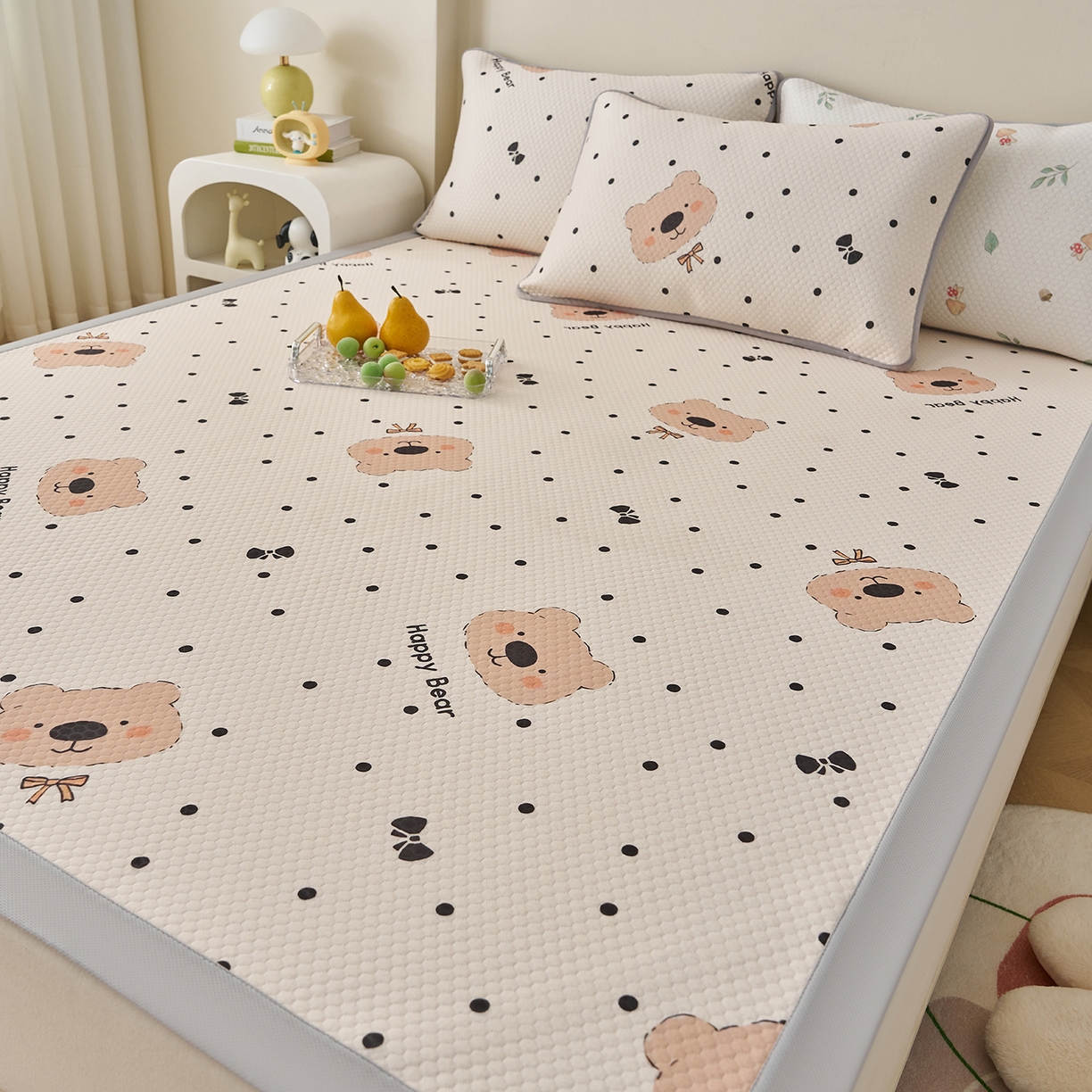 91家纺网 家纺一手货源 找家纺 奇丝雅 2026新款A类印花冰豆豆凉席三明治透气网冰丝凉席家用双人冰丝席床单可机洗大床图 大床款-抱抱熊