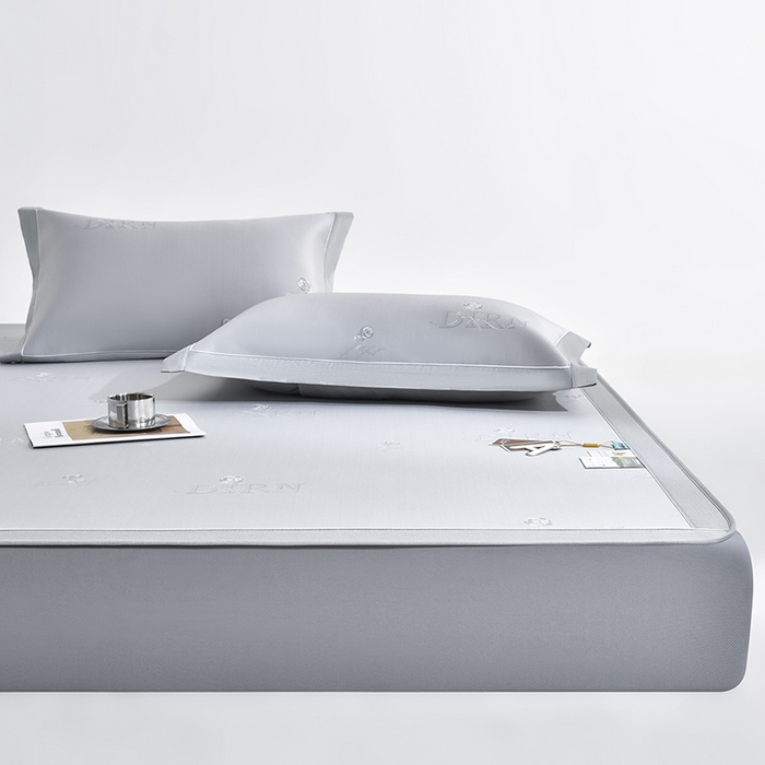 91家纺网 家纺一手货源 找家纺 小牛席业 2026新款【实拍风格】双PE高凉感-迪恩玫瑰提花冰丝席（床笠款）凉席竹席藤席冰藤席乳胶席豆豆席 灰色